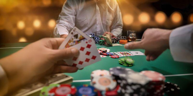 Mẹo chơi Poker biến hóa bài lá 